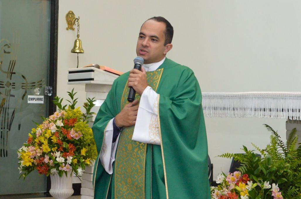 Pe. Júlio César Coelho