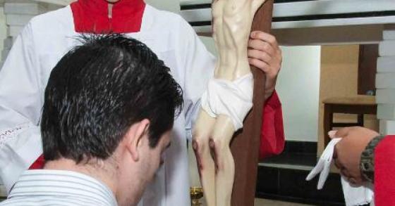 Adoração à Santa Cruz - Semana Santa 2018