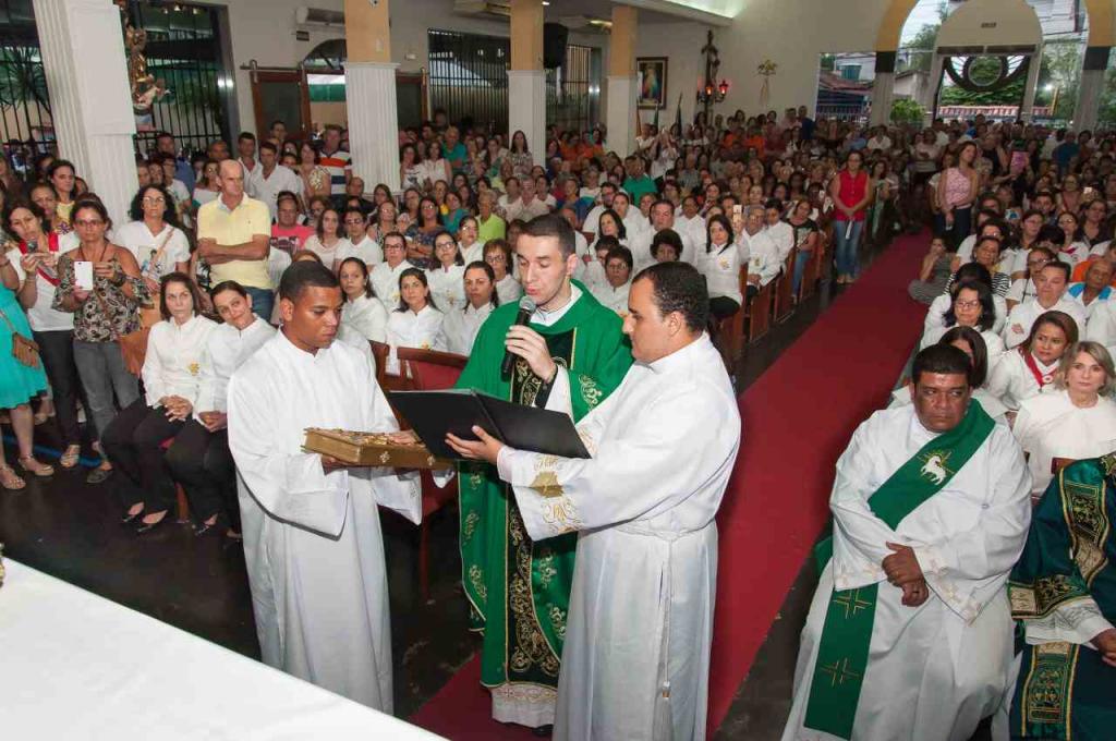 Posse do Padre Diego Carvalho
